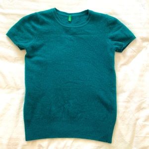 United Colors of Benetton. Wool jersey short sleeve emerald color.
